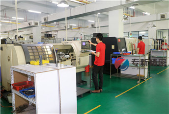 數控車床 精度高達+/-0.01mm